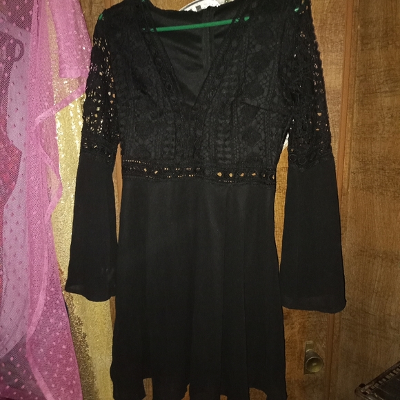 Multiple dresses - Picture 3 of 5